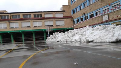 Vuelta a las aulas en Madrid, pero sin recreo en el patio: “Hoy por seguridad toca quedarse en clase”