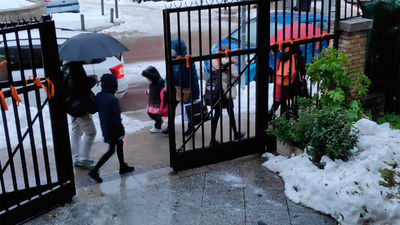 La presencialidad en los colegios de Madrid vuelve "después de una semana dura de teletrabajo"