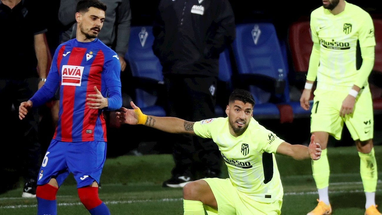 Luis Suárez ante el Eibar