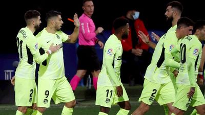 1-2. Un doblete de Luis Suárez da la victoria al Atlético ante el Eibar