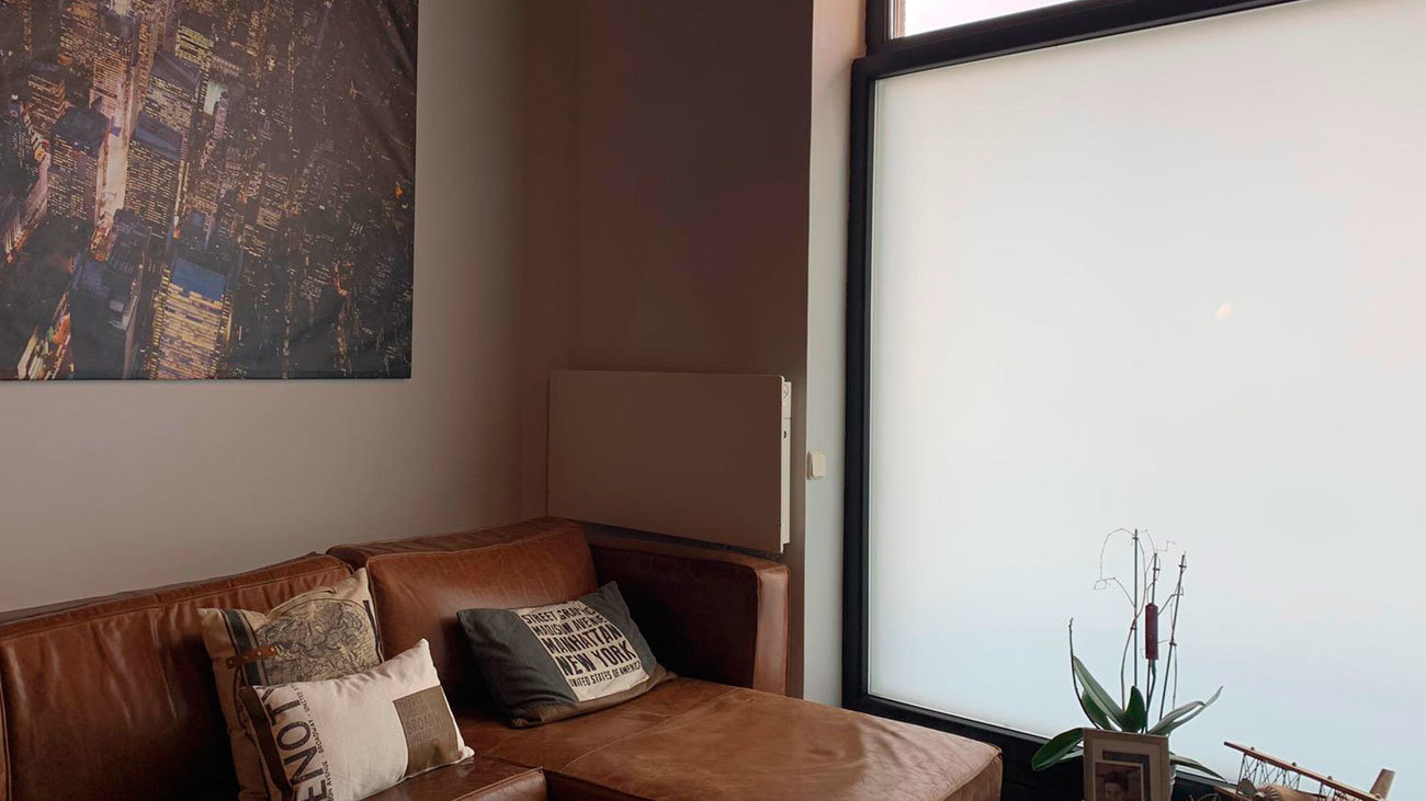 Una casa con escaparate y cierre nocturno