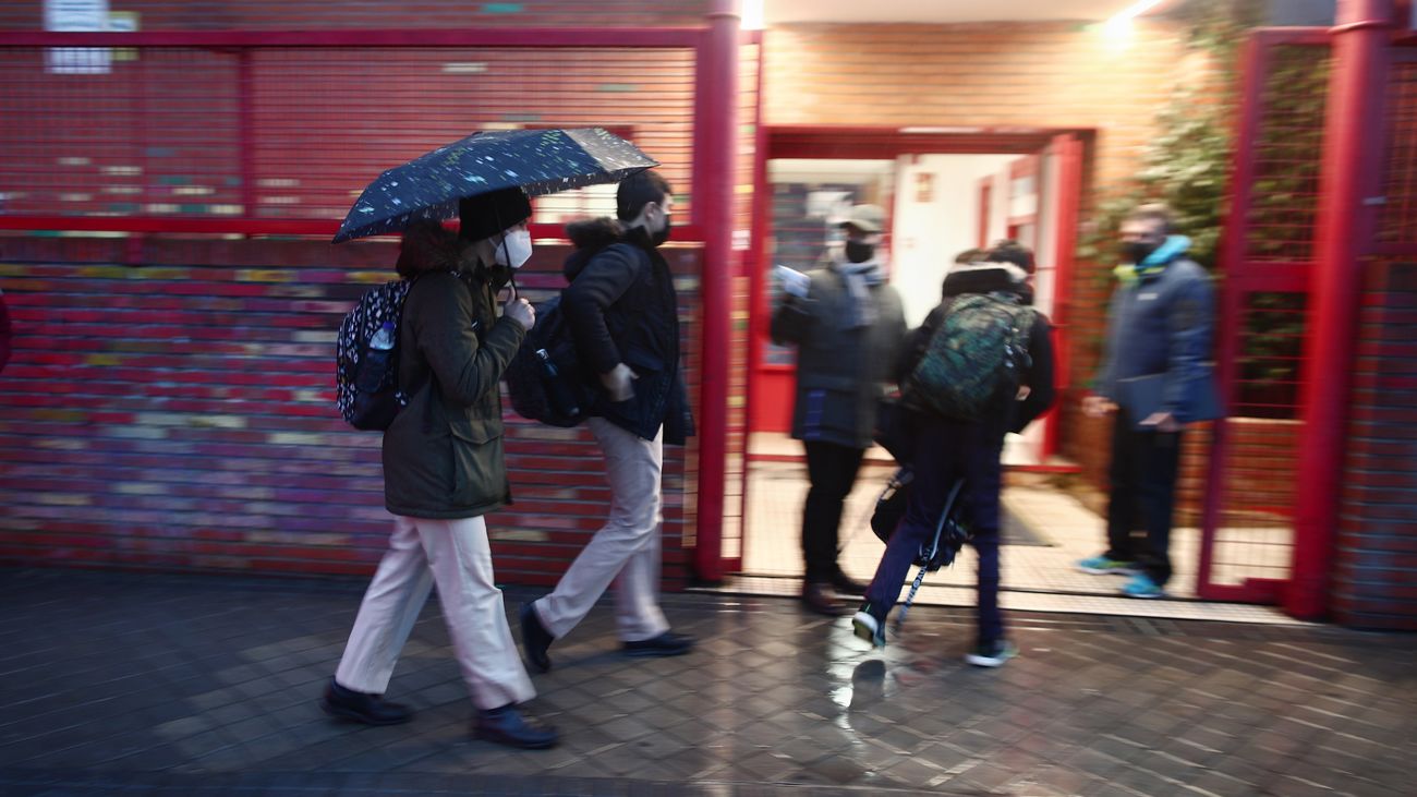 Los colegios de Madrid enfrentan los contratiempos sanitarios y meteorológicos