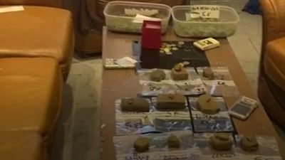 Desmontan un punto de venta de drogas junto a un instituto en Alcalá y un narcopiso en San Blas