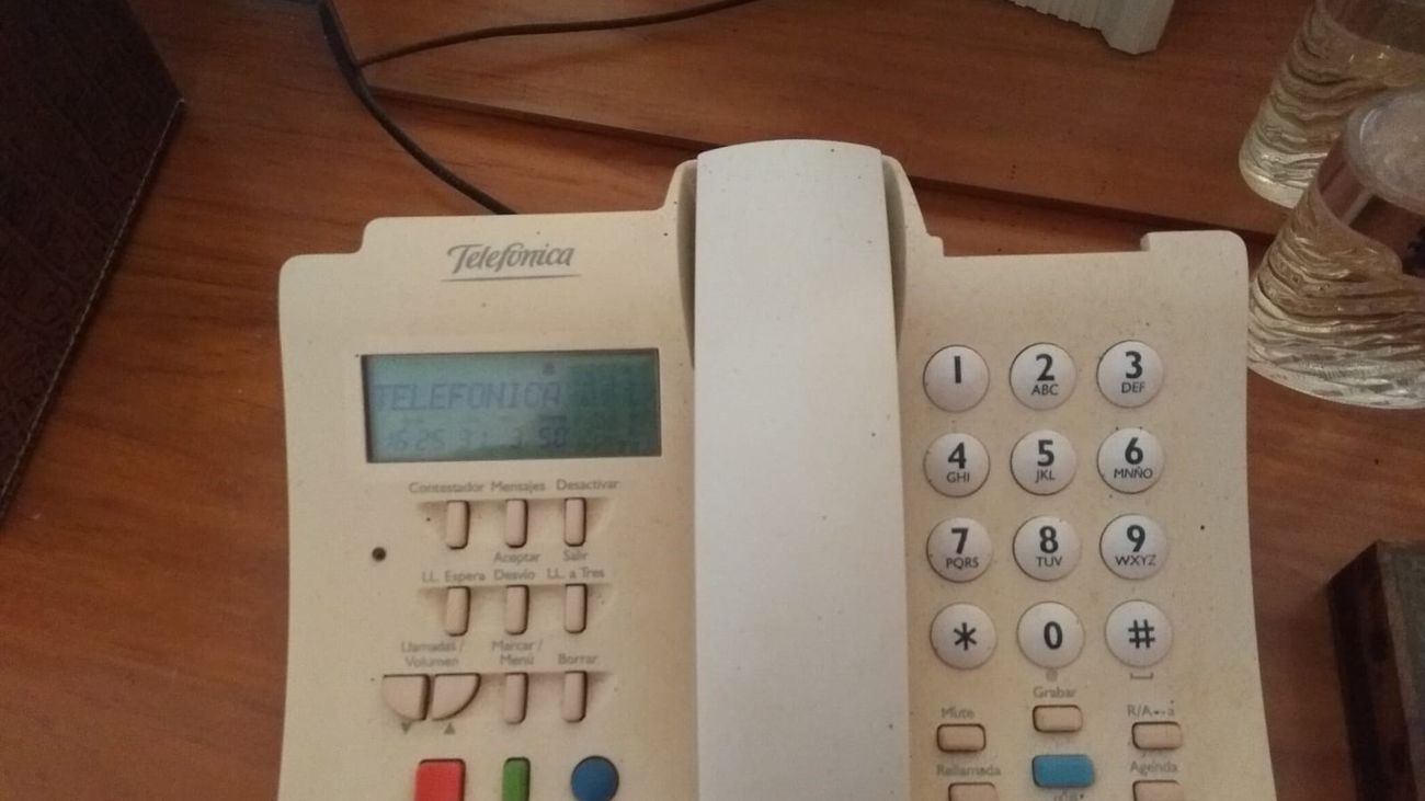 Una asociación facilita a los mayores de Fuenlabrada la gestión de sus citas con el médico