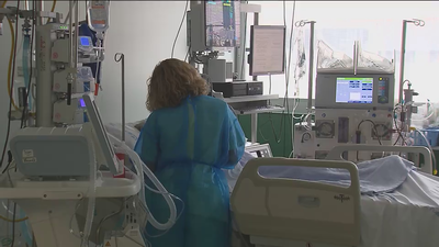 Las urgencias y las UCIs de los hospitales de Madrid, cada vez más saturadas por los casos de coronavirus