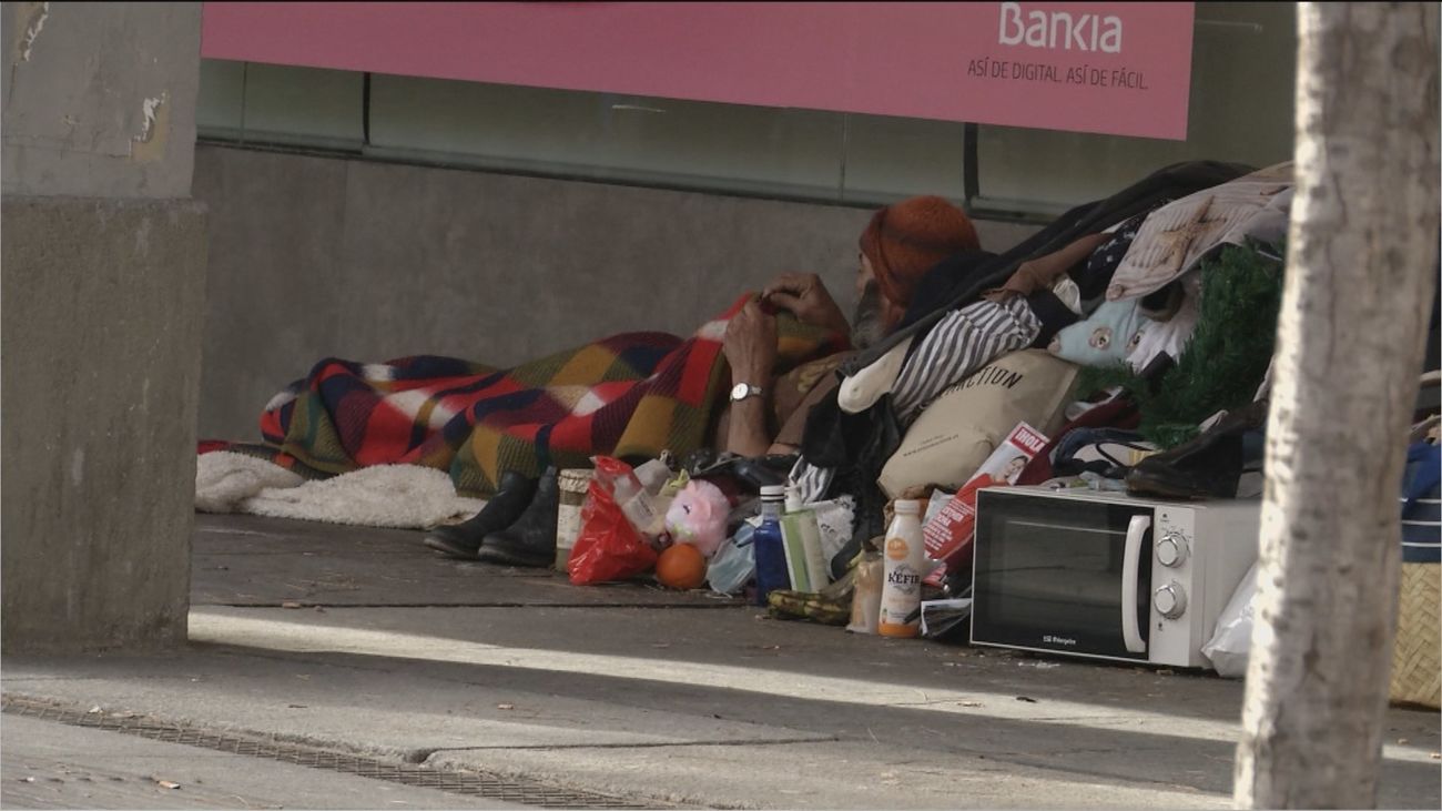 Los vecinos de Prosperidad conviven con un indigente problemático