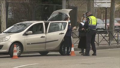 Primeras multas en los controles policiales por sorpresa desplegados en Madrid