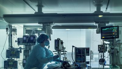 El colectivo de enfermería denuncia que están "sobrepasados por las circunstancias" en la tercera ola