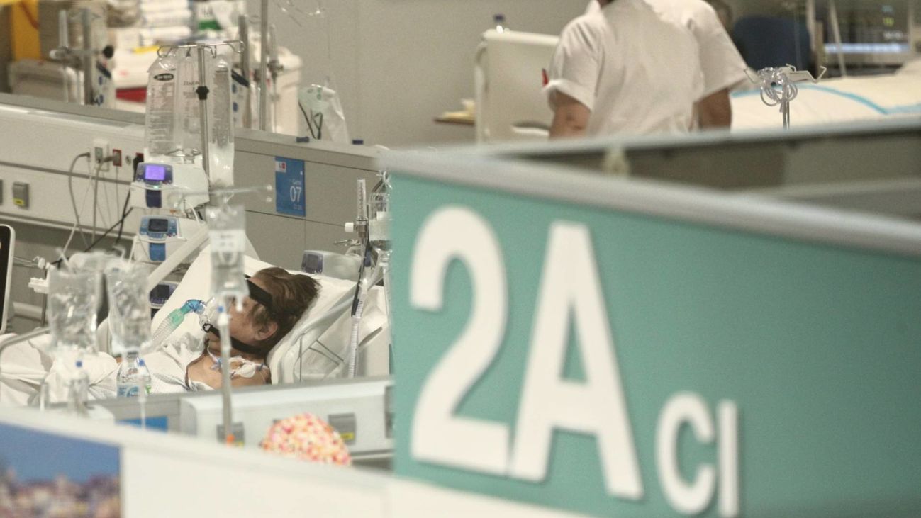 El doctor César Carballo avisa: “Cada día hay menos camas libres en los hospitales madrileños”