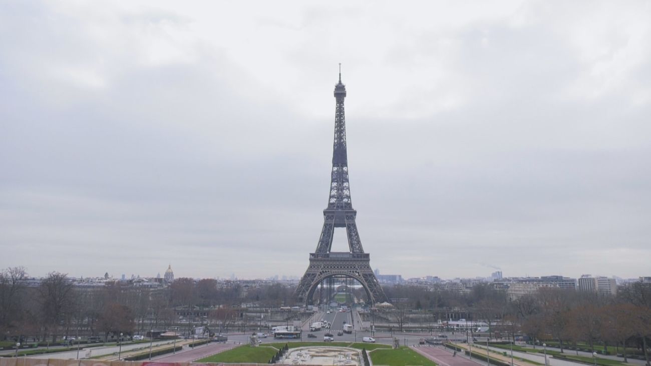 La Fiscalía de París abre una investigación por falsas alertas de bomba en la Torre Eiffel