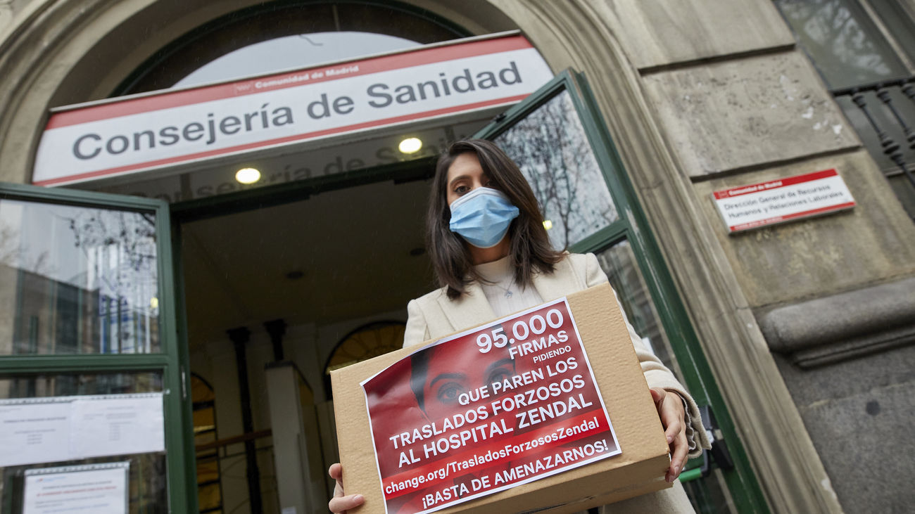 La enfermera que inició la campaña contra los "traslados forzosos" al Zendal reúne 100.000 firmas de apoyo