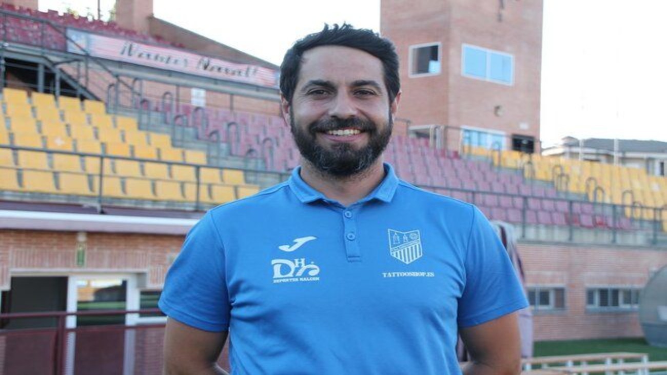 Luis Ayllón, entrenador del Navalcarnero: "Disfrutemos, si pasamos será una gran satisfacción"