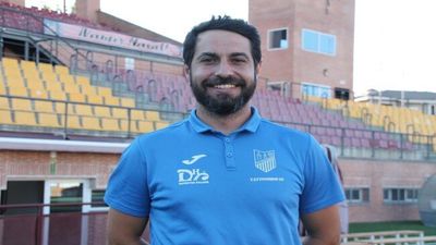Luis Ayllón, entrenador del Navalcarnero: "Disfrutemos, si pasamos será una gran satisfacción"