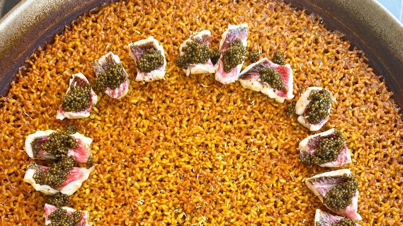 Dabiz Muñoz revoluciona las redes con su “paella madrileña”