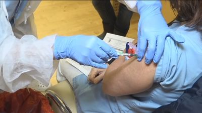 Más del 98% de residentes y profesionales en centros de mayores han sido vacunados con la primera dosis de la vacuna