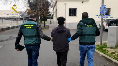 Desmantelan una organización criminal que introducía cocaína en España a través del aeropuerto de Barajas