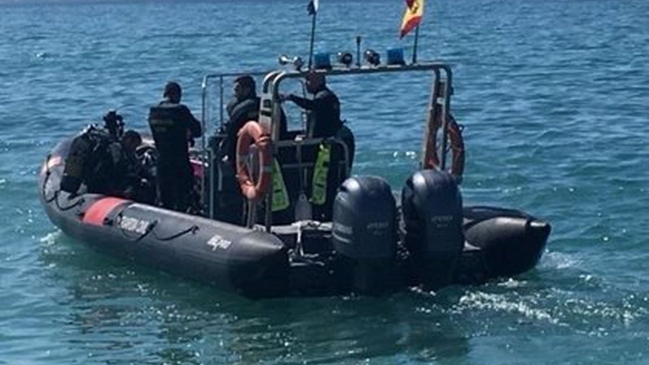 Dos inmigrantes llegan a nado a Ceuta tras una arriesgada travesía por la niebla