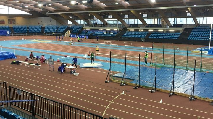 Gradas vacías del Polideportivo Gallur / Telemadrid