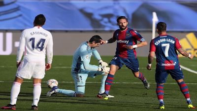 1-2. El Real Madrid renuncia a la Liga