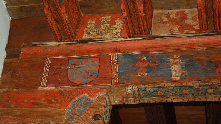 Escena del martirio de San Sebastián con escudos de castillos y leones en la parte superior / P.O.