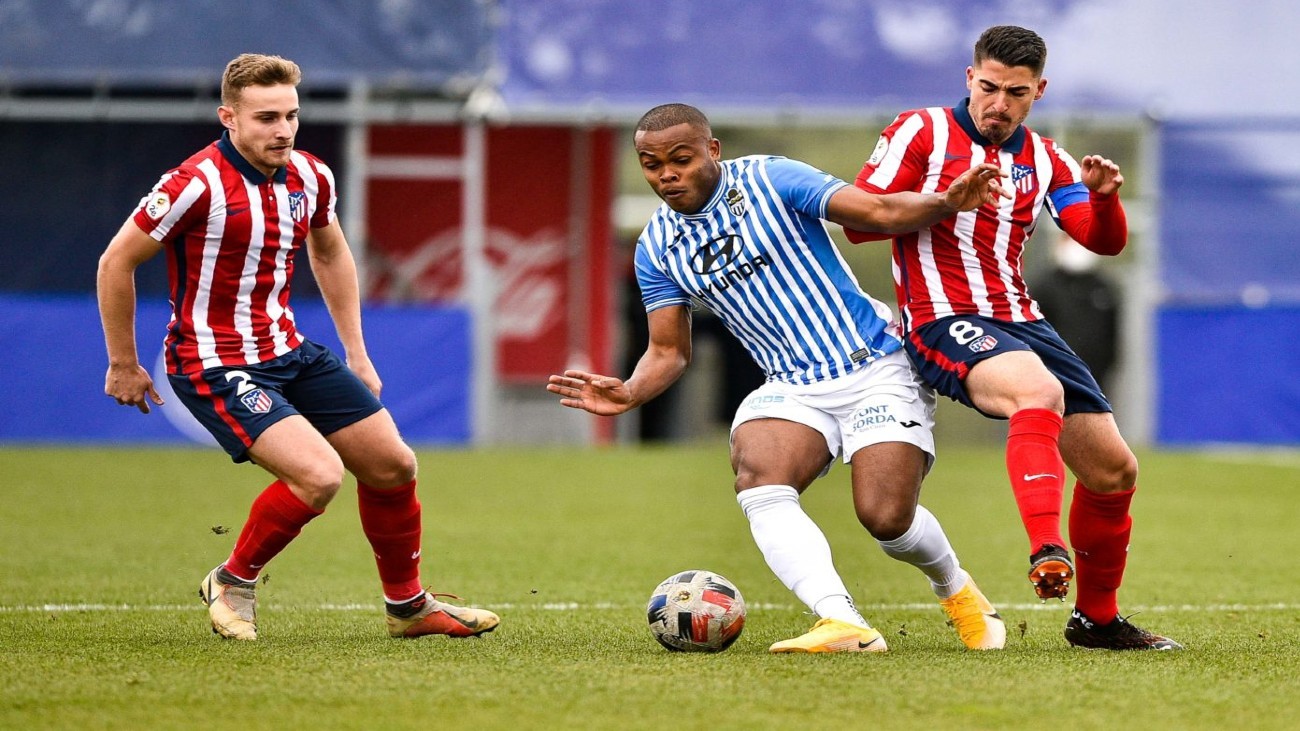Gritos racistas a Vinicius Tanque en el Atlético B-Atlético Baleares