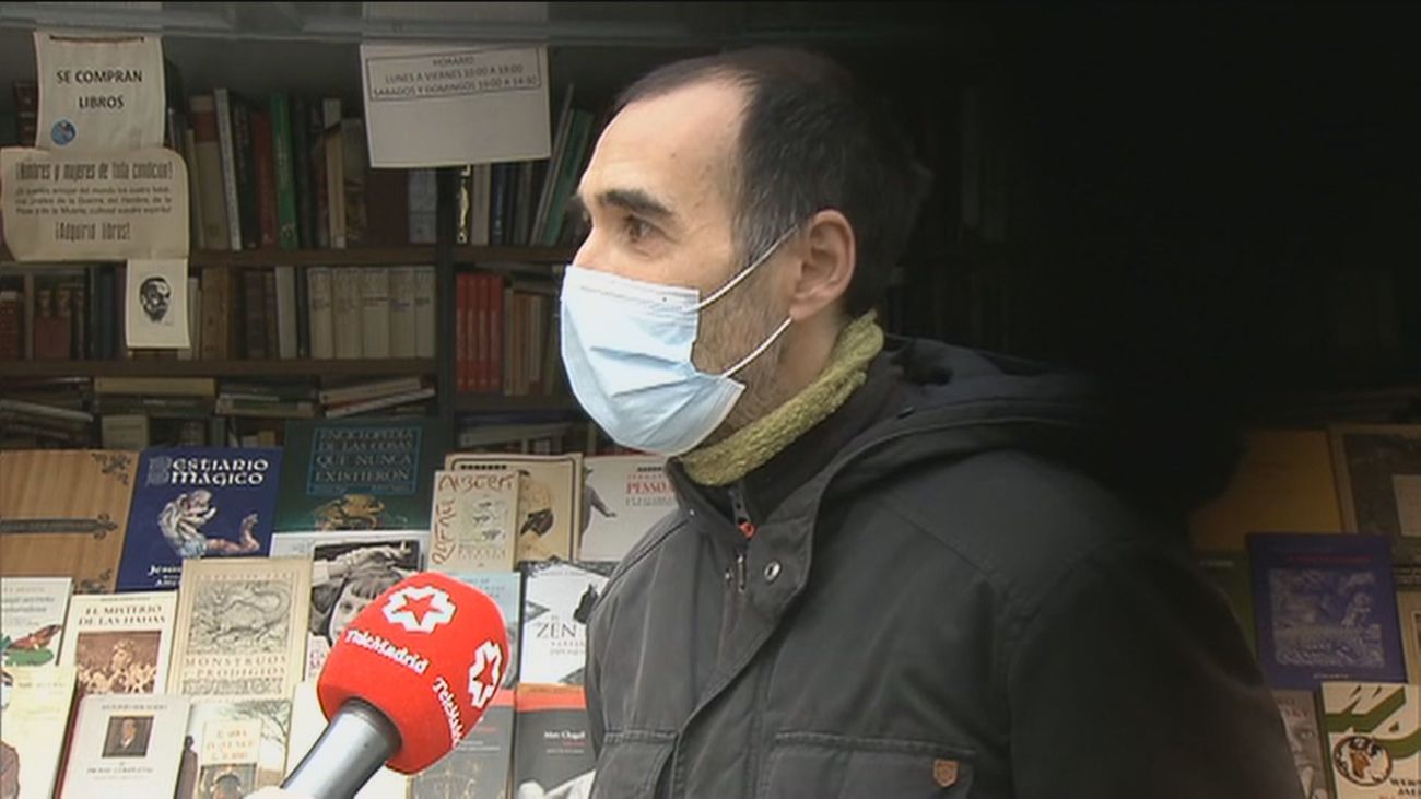 El cierre del Retiro pone otra vez en jaque a los libreros  de la Cuesta de Moyano