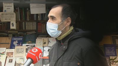 El cierre del Retiro pone otra vez en jaque a los libreros  de la Cuesta de Moyano