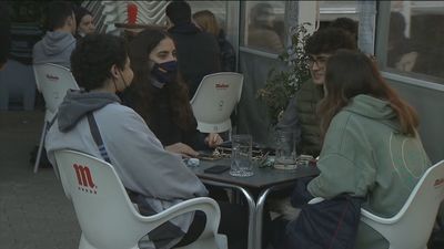 El pago con tarjeta pasa factura a los camareros, que se quedan sin propinas