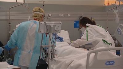 Bajan los contagios en España y los ingresos en  UCI aunque continúa la presión hospitalaria