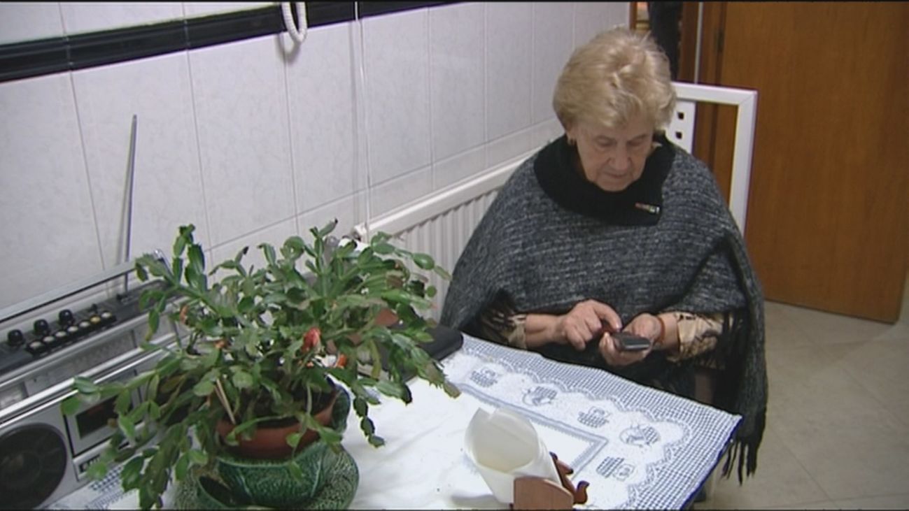 Nueva estrategia madrileña para paliar la soledad de los mayores con una red vecinal y de comercios