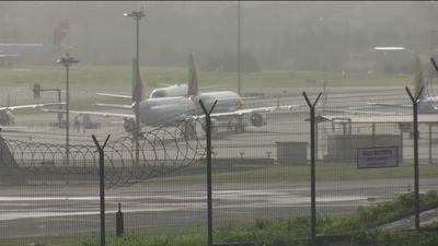 El Gobierno restringe los vuelos desde Brasil y Sudáfrica para frenar la llegada de las nuevas cepas