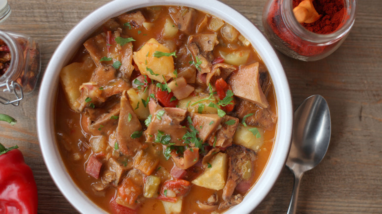 Aprende a preparar 'Patatas con níscalos y Mouse de fresa'