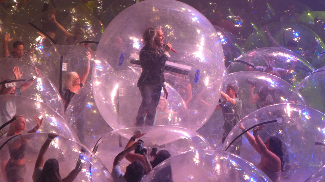 La idea de un grupo norteamericano: Dar un concierto dentro de una burbuja para evitar contagios