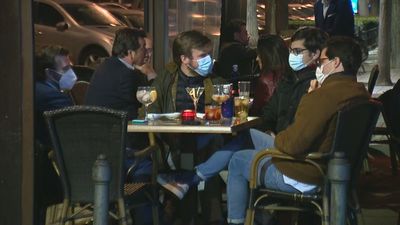 Sanidad quiere las mismas medidas antiCovid de interiores de bares para las terrazas cerradas