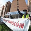 Colectivos sanitarios exigen en una protesta el cese de la gerente del hospital de Alcalá