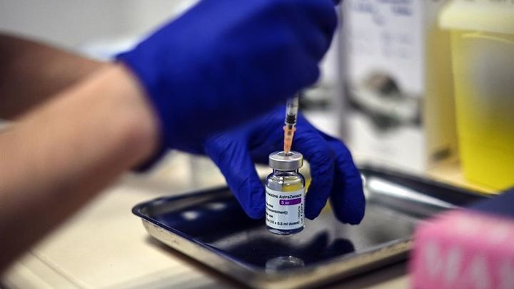España recibe las primeras 197.000 dosis  de la vacuna de AstraZeneca y la Universidad de Oxford