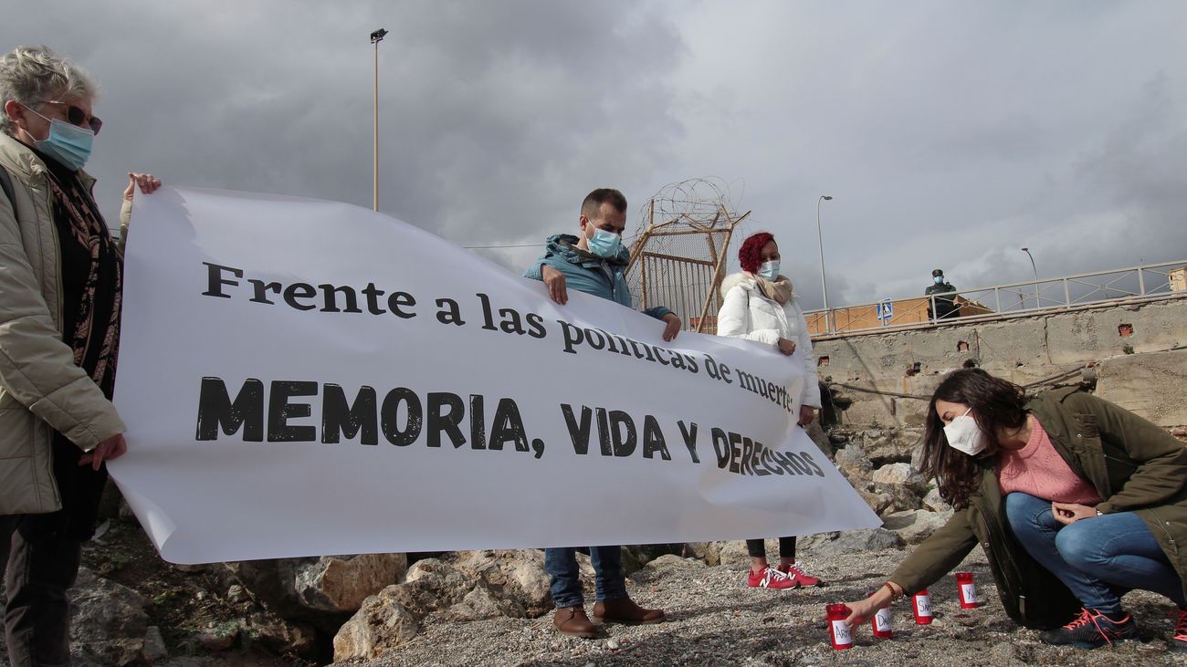 Una concentración recuerda a los quince inmigrantes muertos en el Tarajal