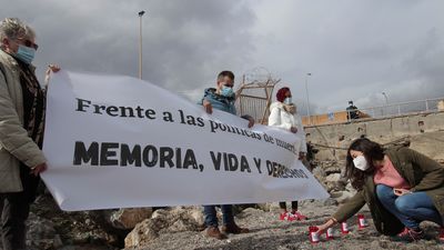 Una concentración recuerda a los quince inmigrantes muertos en el Tarajal
