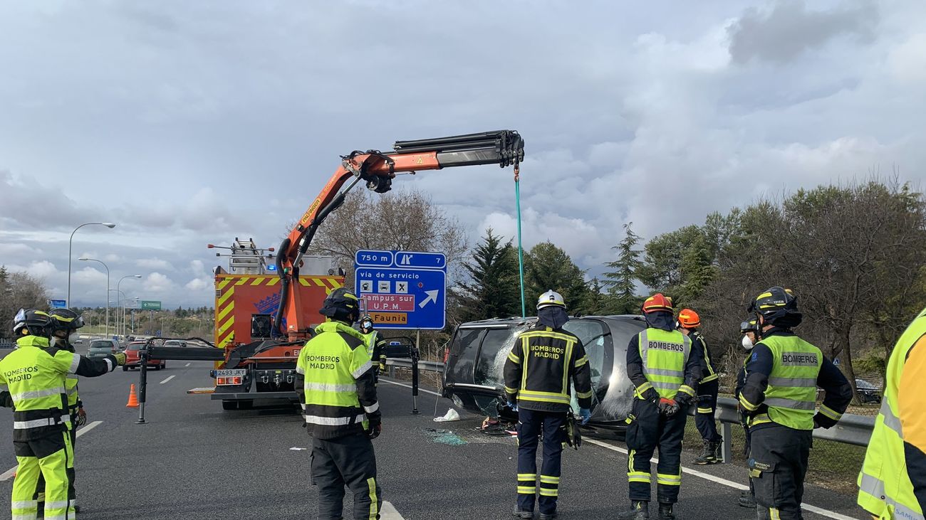 Un conductor resulta herido tras volcar el coche que conducía en la A-3