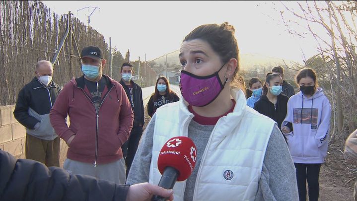 Los vecinos de una urbanización de Perales de Tajuña, Camino de las Peñuelas, están indignados / Telemadrid