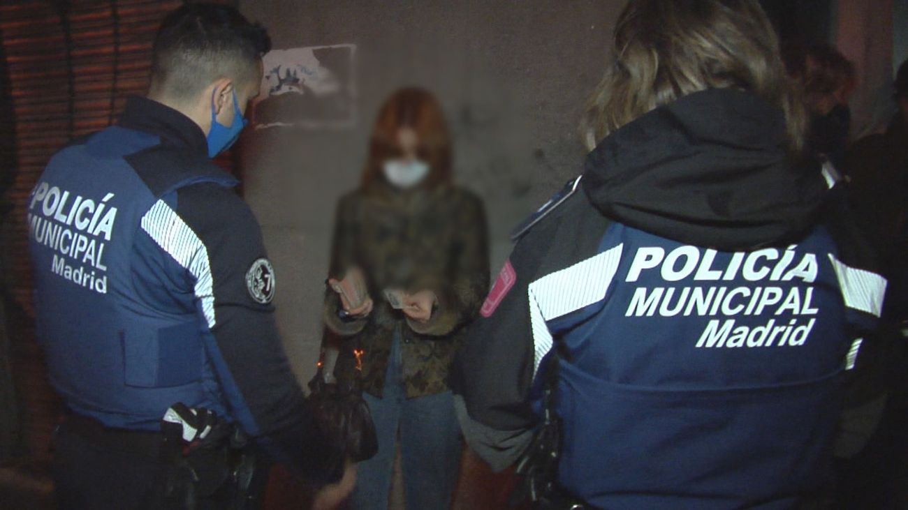 Increpan a un equipo de Madrid Directo, tras ser pillados en una fiesta ilegal