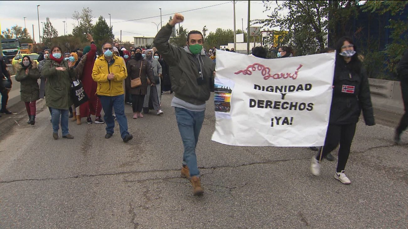 Profesores de la Cañada Real exigen una solución al problema de sus alumnos tras cuatro meses sin luz