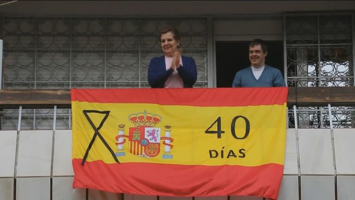 El Ayuntamiento de Madrid subvenciona con 12.750 euros un "proyecto artístico" con banderas utilizadas en los balcones