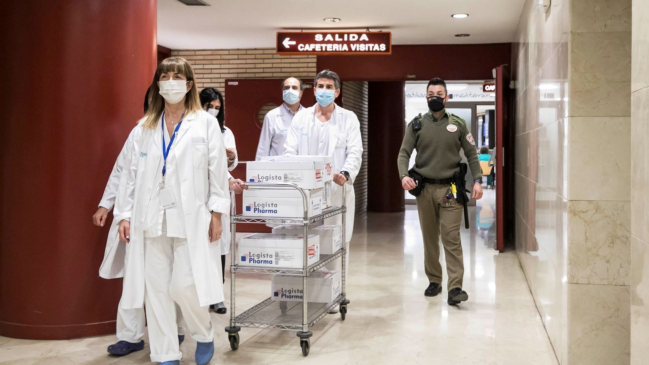 Los sanitarios de la privada se quejan de que no están incluidos en el plan de vacunación