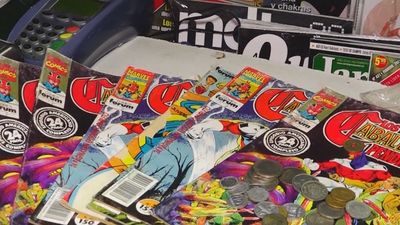 La solidaria historia del kiosko madrileño que  vende sus cómics a cambio de pesetas