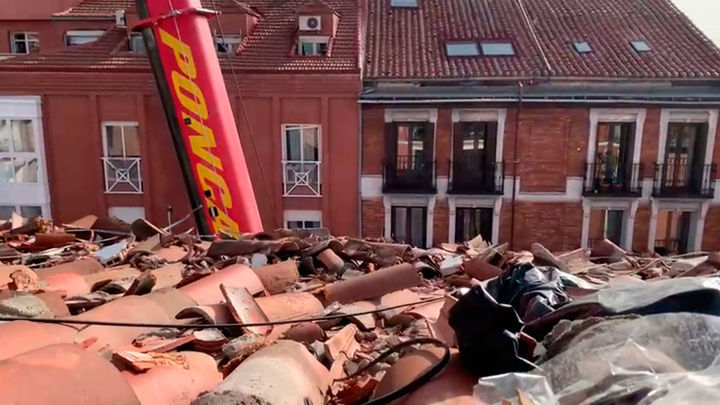 Vecinos de la calle Toledo reclaman que se repare cuanto antes los desperfectos que causó la explosión en el tejado