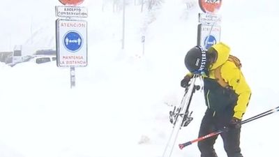 Vuelve la nieve a la Sierra de Madrid, que ya desactiva el plan de alerta