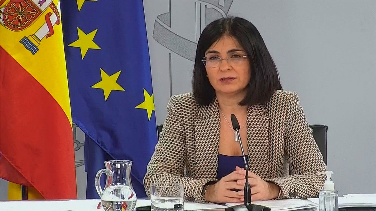 Darias espera los resultados de un ensayo de AstraZeneca para aplicarla a mayores de 55 pese a la recomendación de los expertos de la OMS