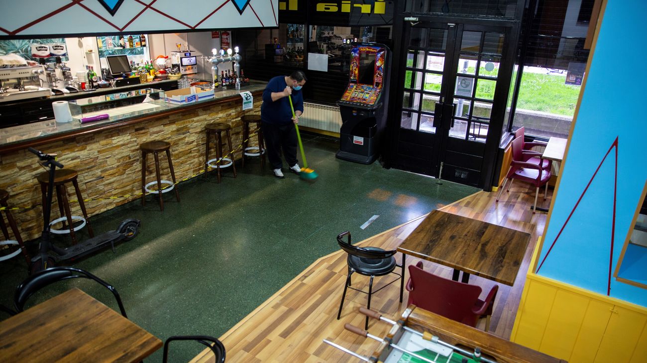 ¿Es necesario seguir desinfectando todo para evitar el contagio del coronavirus?