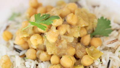 Aprende a preparar 'garbanzos con curry y arroz salvaje'